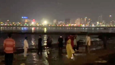 Five boys playing Holi on Mahim beach drowned in the sea, one died