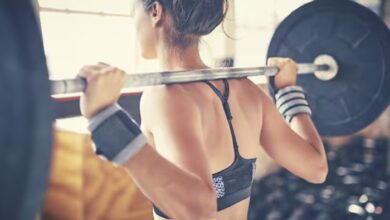 Female weightlifter breaks neck during practice