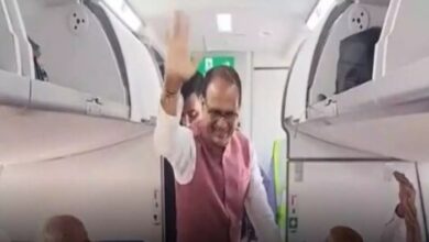 Union Minister Shivraj Singh was given a broken chair in flight