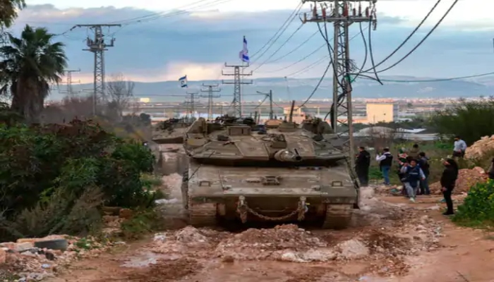 Israeli tanks enter the West Bank