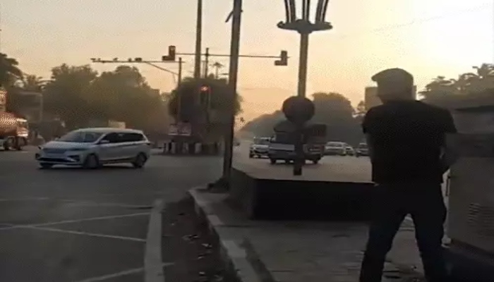 A young man riding a BMW urinated on the road