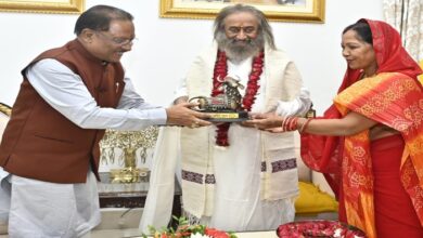 Chief Minister Vishnudev Sai took blessings from Sri Sri Ravi Shankar