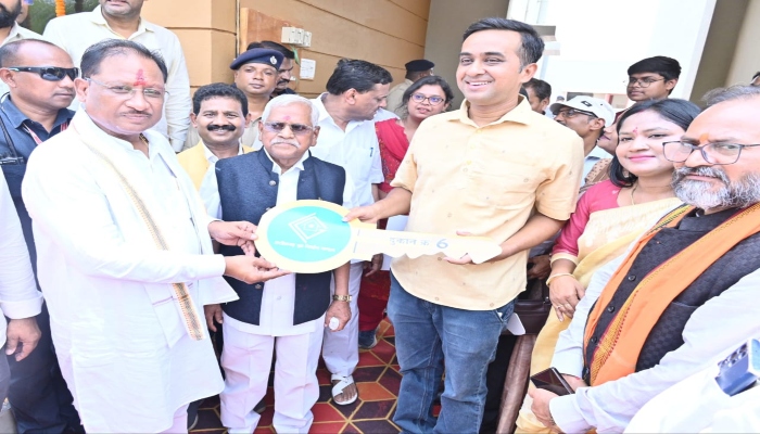 CM साय ने अटल विहार योजना के 226 आवासों का किया लोकार्पण, सपनों का घर पाकर खिले हितग्राहियों के चेहरे