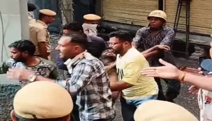 A huge fire broke out in a hotel, four people died; a child and a woman were also among the dead