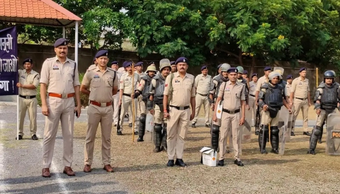 Police practiced riot drill in Balodabazar, SWAT team showed its strength