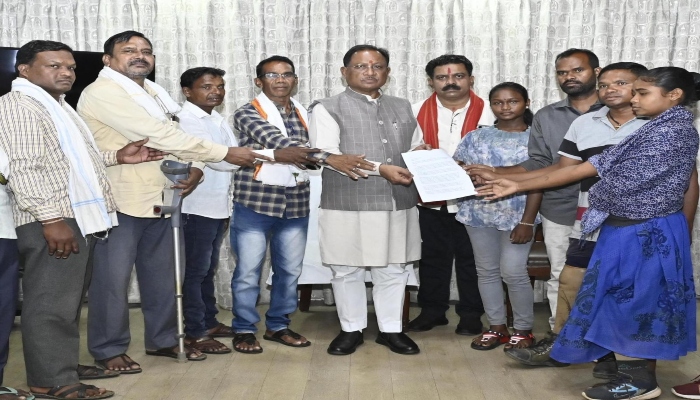 Naxal victims met the Chief Minister, sought assurance of decisive action