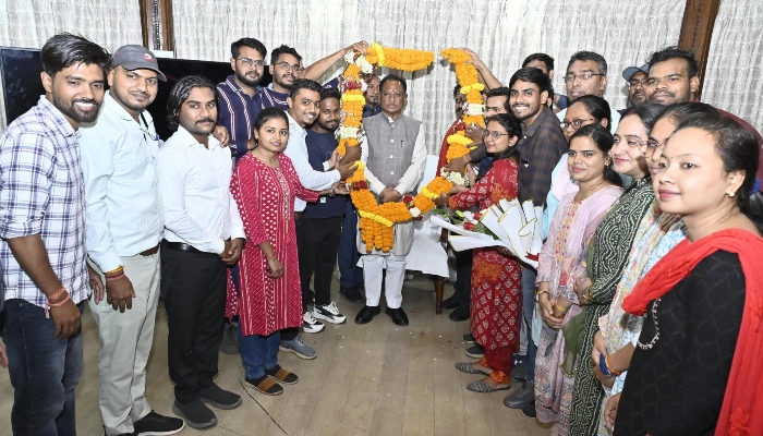 मुख्यमंत्री की पहल से 2600 बर्खास्त सहायक शिक्षकों को मिला नया जीवन