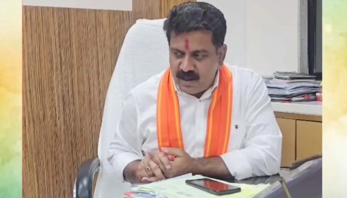 छत्तीसगढ़ के डिप्टी सीएम शर्मा ने किया कांग्रेस नेता को फोन, जताया आभार; पढ़े पूरा मामला....