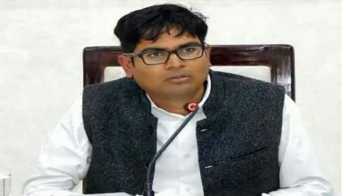 Minister OP Choudhary took strict action against officers who were angry with the changes in the land registry system, reprimanded them