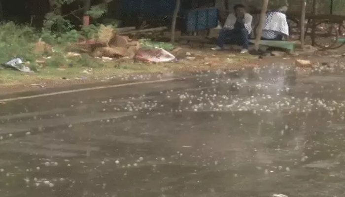 देश के 27 राज्यों में तेज आंधी-बारिश का अलर्ट, कई जगह ओले भी गिर सकते हैं