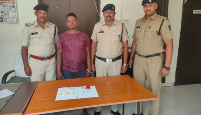The accused who robbed an elderly woman in Raipur was arrested