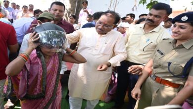 The Chief Minister gave the message of road safety by wearing a helmet