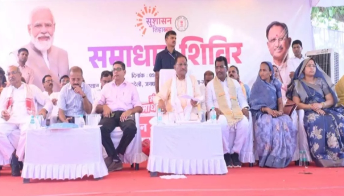 सुशासन त्योहार: सीएम साय पहुंचे मड़ेली गांव, ग्रामीणों को पेश किया सरकार का रिपोर्ट कार्ड; करोड़ो की सौगात दी