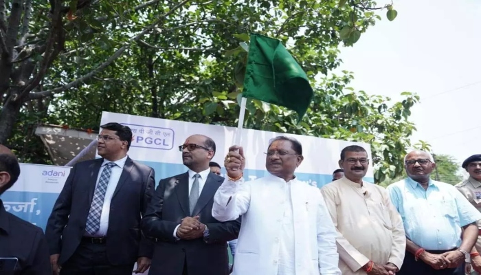 Adani Group's Green Mission: India's first hydrogen truck launched, launched from Raipur; CM Sai flagged off