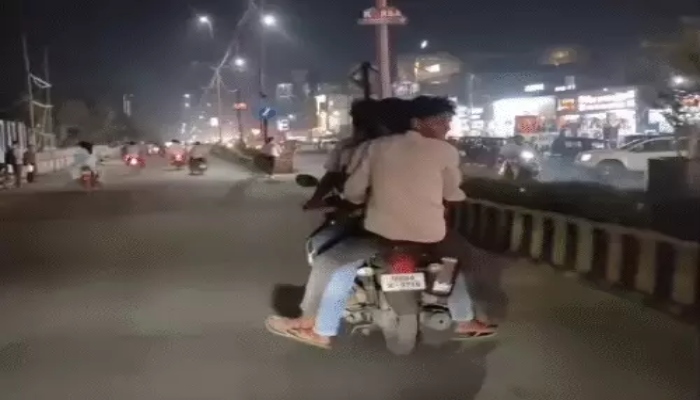 5 youths made a reel on a bike, broke traffic rules, SP said - action will be taken