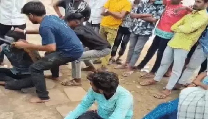 Gau rakshaks brutally beat up two youths, accusing them of cattle smuggling