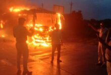 चलती बस में लगी भीषण आग: मां-बेटी और भाई-बहन समेत 5 की जलकर मौत, 80 यात्री सवार थे