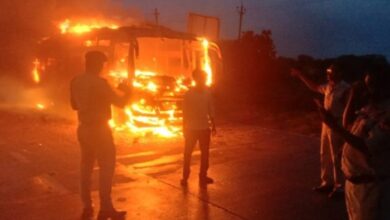 चलती बस में लगी भीषण आग: मां-बेटी और भाई-बहन समेत 5 की जलकर मौत, 80 यात्री सवार थे