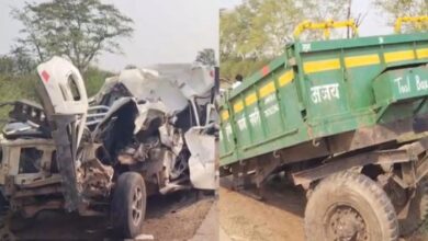 Horrible road accident in Dhamtari, retired principal dies, driver injured