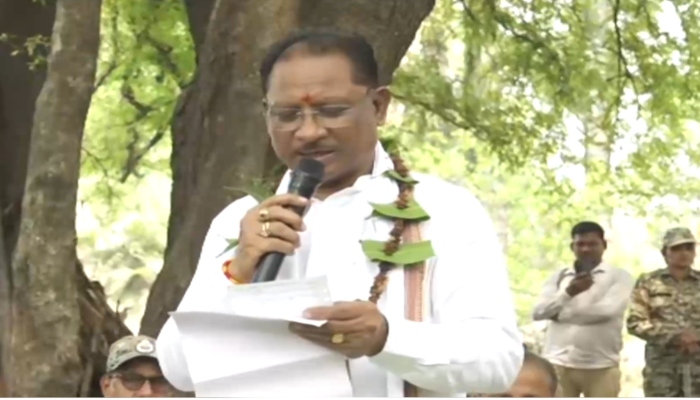 Good governance festival: CM Sai organized a meeting in village Muller, gave a gift of announcements; Villagers garlanded him with leaves