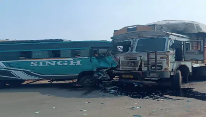 Bus-truck collision on Bilaspur-Takhatpur road, 20 passengers injured