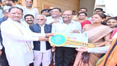 Chief Minister's surprise visit to Achoti village of Dhamdha, inauguration of Mahtari Sadan and Atal Awas under Sushasan Tihaar