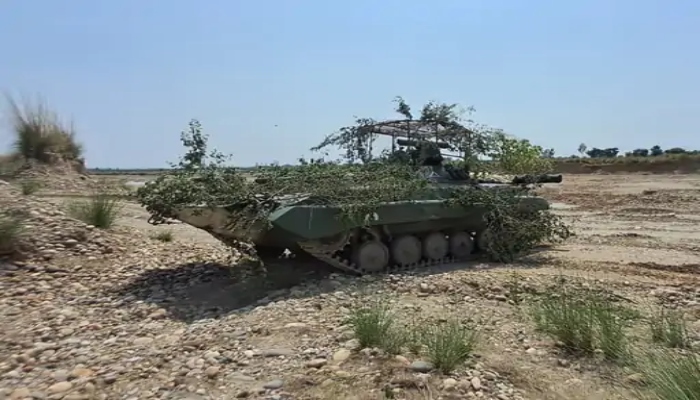 ऑपरेशन सिंदूर: अखनूर सेक्टर में LoC पर T-72 टैंक तैनात, घुसपैठ का रास्ता सील करने अफसरों ने दिया निर्देश