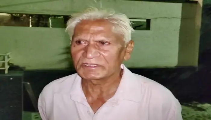 85 thousand rupees looted by putting chilli powder in the eyes of the trader