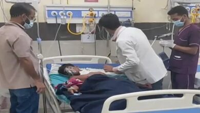 पड़ोसी ने गाली देने से किया मना, तो युवक ने कुल्हाड़ी से काटा गला; घायल सिम्स में भर्ती
