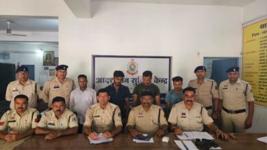 भवन निर्माण सामग्री चोरी करने वाले आरोपियों में आरक्षक भी, पुलिस ने कार्रवाई करके 10 लाख का सामान किया बरामद
