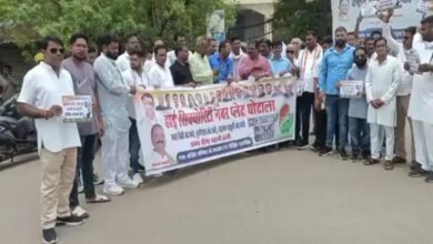 कांग्रेस कार्यकर्ताओं ने RTO ऑफिस का किया घेराव, HSRP व्यवस्था में सुधार की मांग