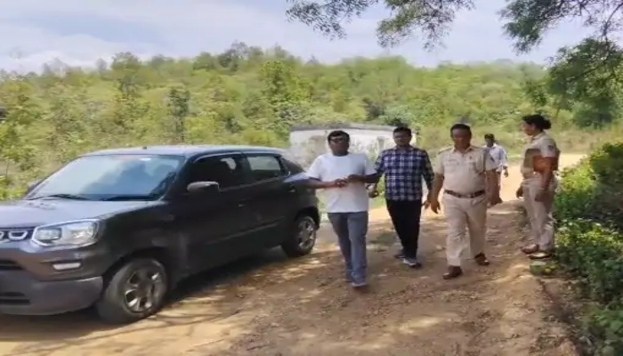 Naxalites committed a big crime on Chhattisgarh-Odisha border: looted 5000 kg of explosives, kidnapped the driver