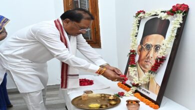 वीर सावरकर जयंती पर मुख्यमंत्री ने अर्पित की श्रद्धांजलि, कहा - उनका जीवन देशभक्ति की मिसाल