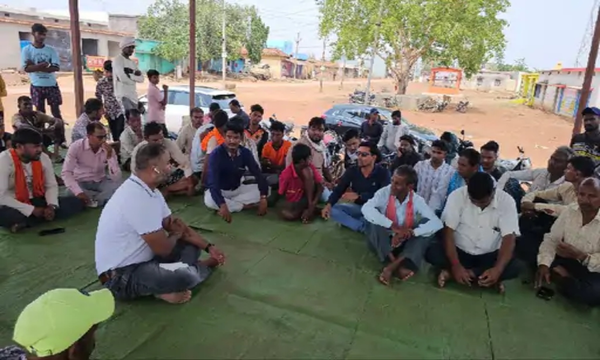 Chemical-laden water from the cheese factory in Durg has become a problem for the villagers, fields are barren; people are falling sick due to the stench