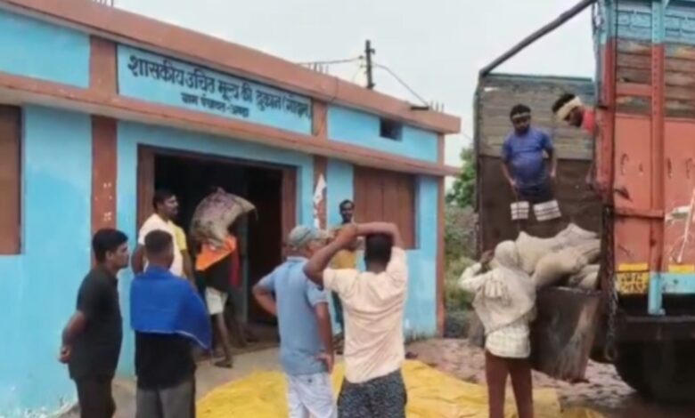 अंडा गांव में तीन माह से राशन नहीं, ग्रामीणों के सामने भुखमरी का संकट