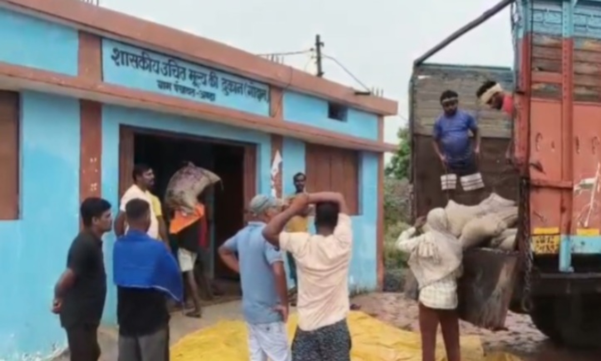 अंडा गांव में तीन माह से राशन नहीं, ग्रामीणों के सामने भुखमरी का संकट