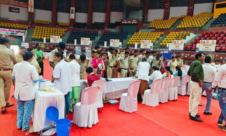 रायपुर में मेगा हेल्थ कैंप: 200 से अधिक पुलिसकर्मियों ने कराई जांच, DGP ने लिया जायजा