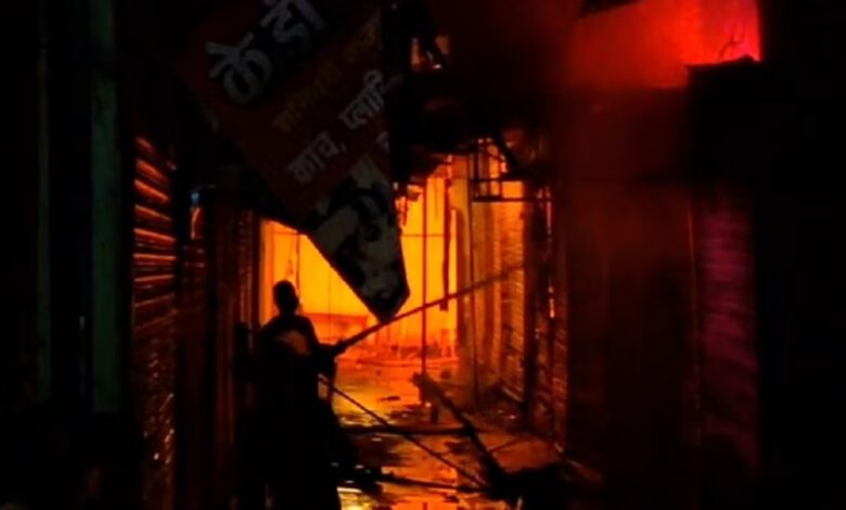 Huge fire in Shanichari market, 25 shops burnt to ashes