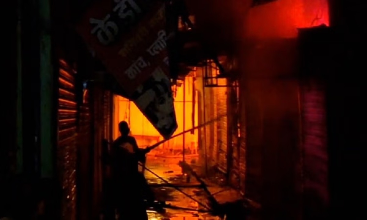 Huge fire in Shanichari market, 25 shops burnt to ashes