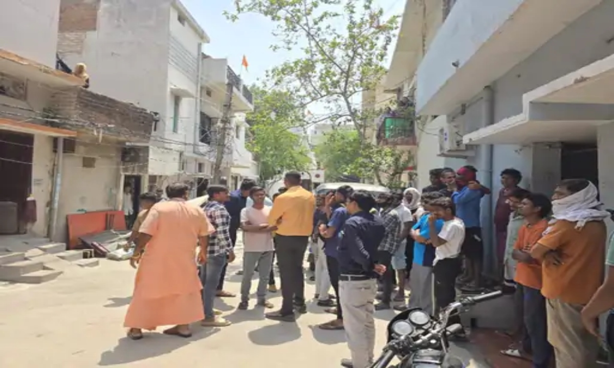 रायपुर में युवक ने गौवंश से की अश्लील हरकत, गुस्साए ग्रामीणों ने पकड़ कर निकाला नग्न जुलूस और पीटा