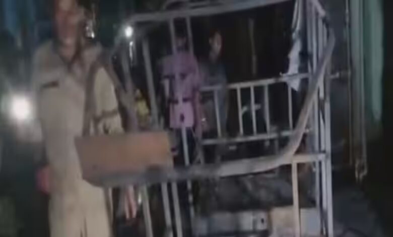 ई-रिक्शा चार्जिंग के दौरान आग, दो की दर्दनाक मौत