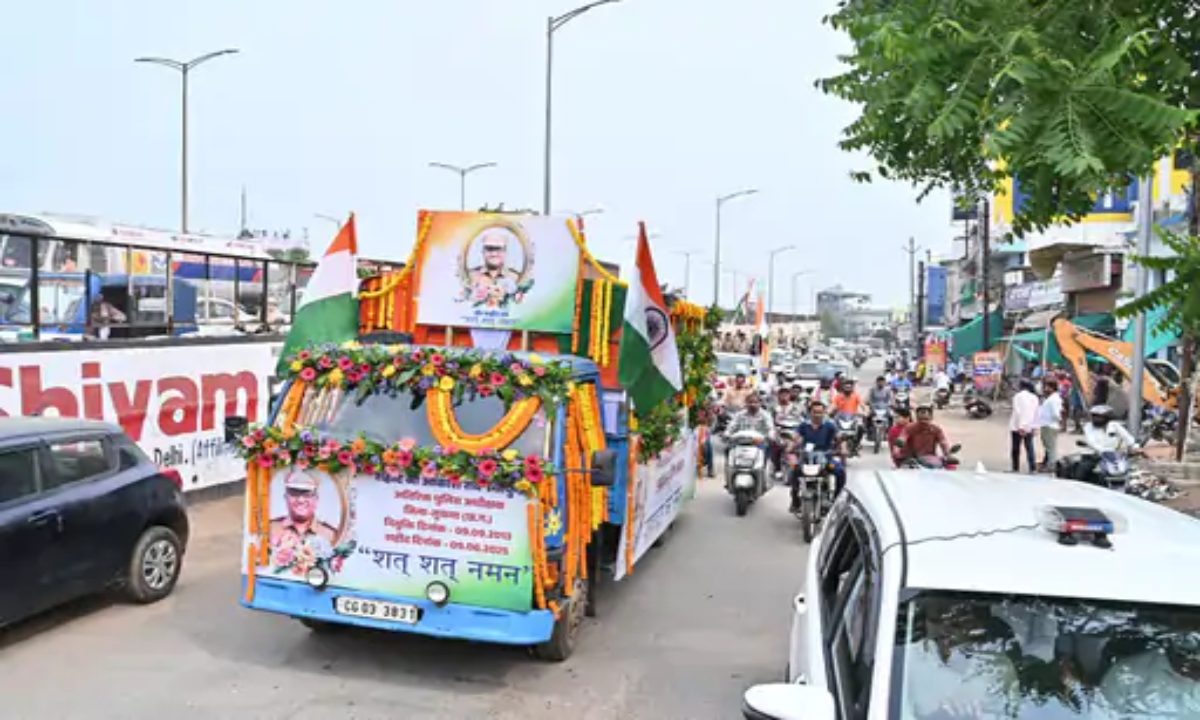 शहीद ASP आकाश राव को अंतिम विदाई: नम आंखों से झुके हजारों सिर, पत्नी ने रोते हुए दी सलामी