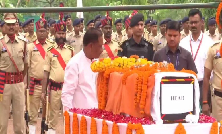 CM साय ने माना पुलिस बटालियन में शहीद ASP को श्रद्धांजलि दी