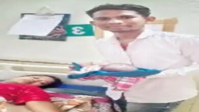 जचकी के बाद महिला की मौत पर बवाल: इलाज में लापरवाही का आरोप, परिजनों ने नर्स को पीटा