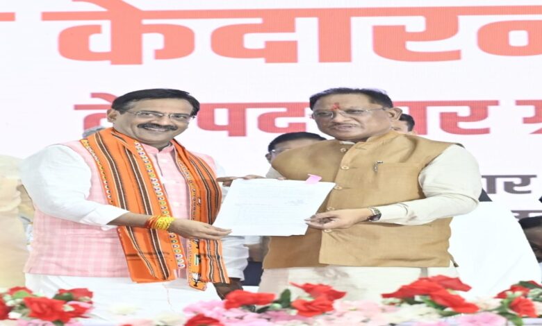 बीजेपी नेता केदारनाथ गुप्ता के शपथ ग्रहण समारोह में शामिल हुए सीएम साय