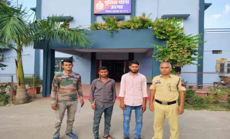 युवती से की छेड़छाड़, बोली- “पब चलोगी क्या”, युवती ने बीच सड़क पर लगाई फटकार, दोनों युवक गिरफ्तार