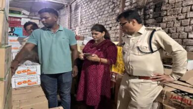 रायपुर में शराब दुकान से 229 पेटी मिलावटी शराब जब्त, जांच जारी