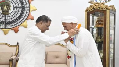 CM विष्णुदेव साय से मिले रविशंकर महाराज, किया सम्मान