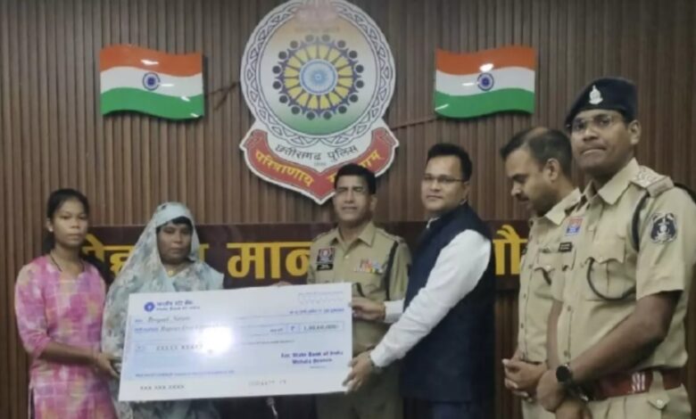 हादसे में जान गंवाने वाले प्रधान आरक्षक के परिवार को SBI ने दी 1 करोड़ की सहायता, पुलिस सैलरी पैकेज योजना के तहत मदद