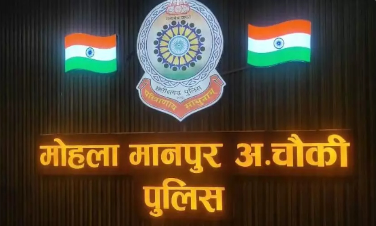 नक्सल ऑपरेशन में बड़ी सफलता: दो हार्डकोर नक्सलियों ने मोहला में किया आत्मसमर्पण